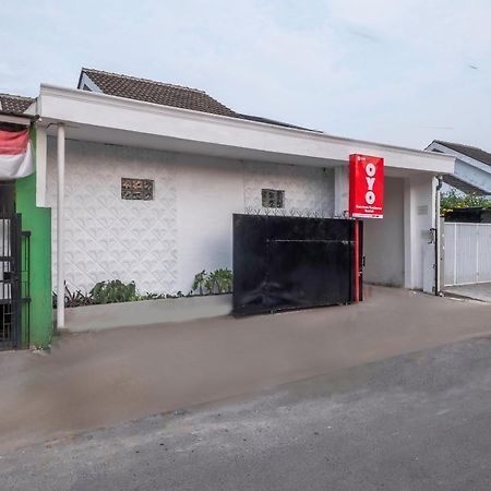 Oyo Life 2391 Baladewa Residence Syariah Karawang Exterior foto