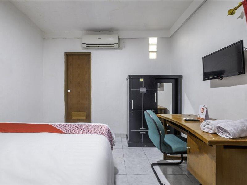 Oyo Life 2391 Baladewa Residence Syariah Karawang Exterior foto
