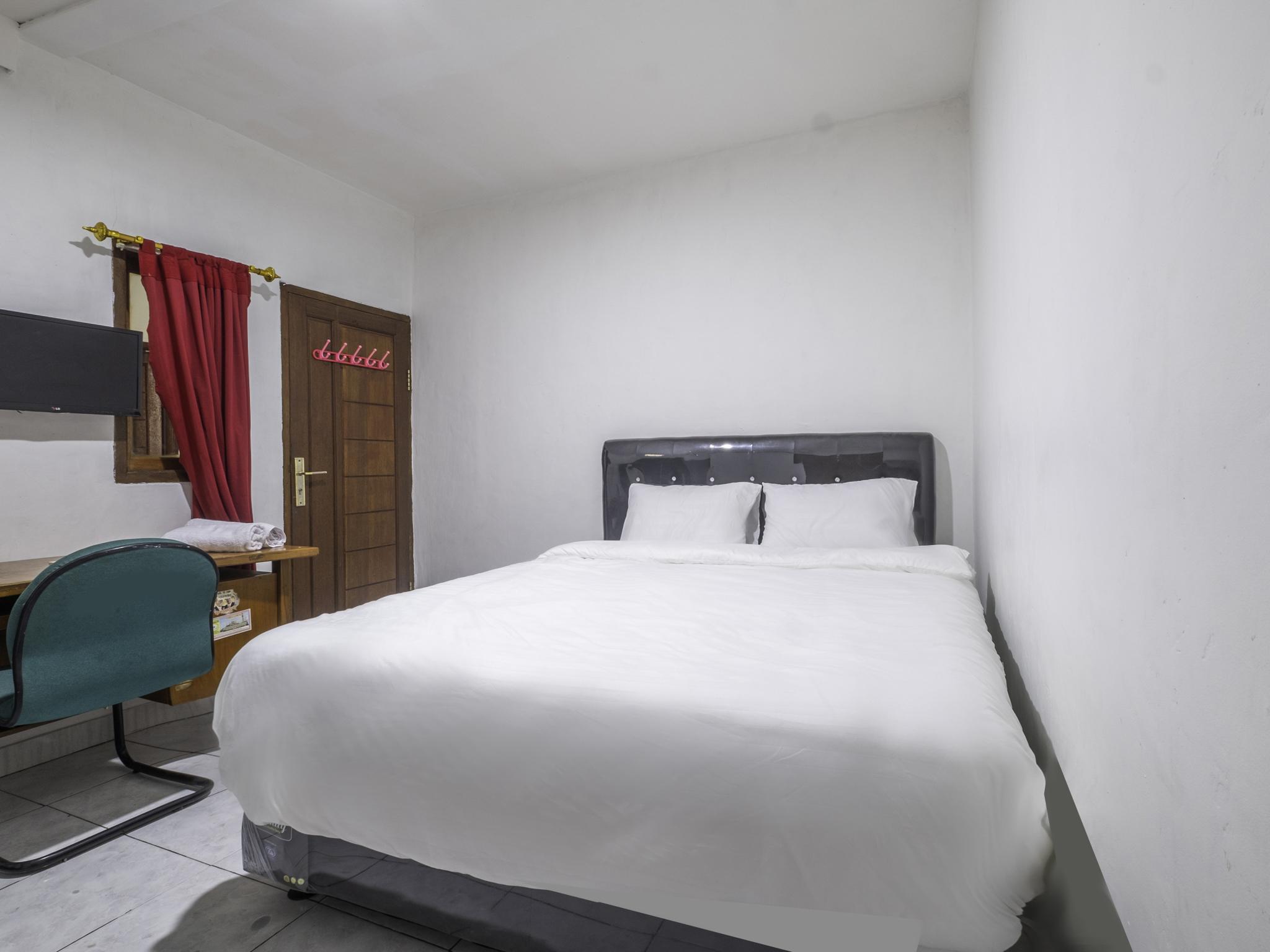 Oyo Life 2391 Baladewa Residence Syariah Karawang Exterior foto