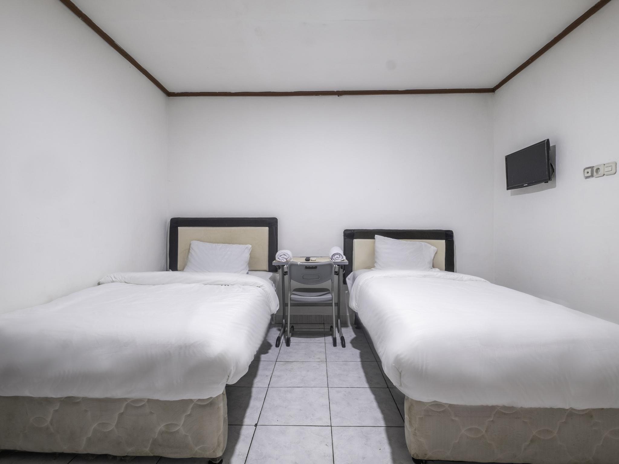 Oyo Life 2391 Baladewa Residence Syariah Karawang Exterior foto