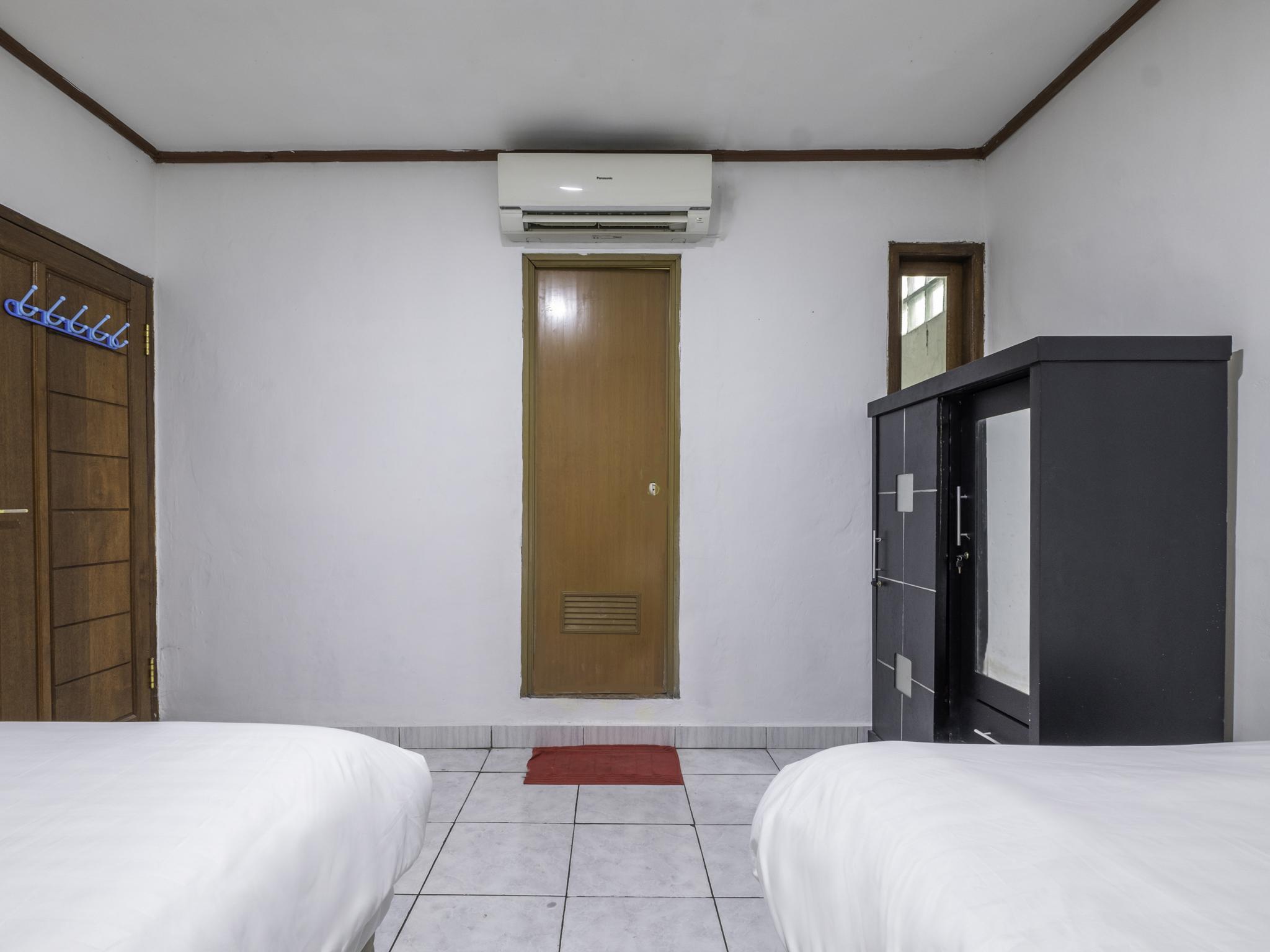 Oyo Life 2391 Baladewa Residence Syariah Karawang Exterior foto
