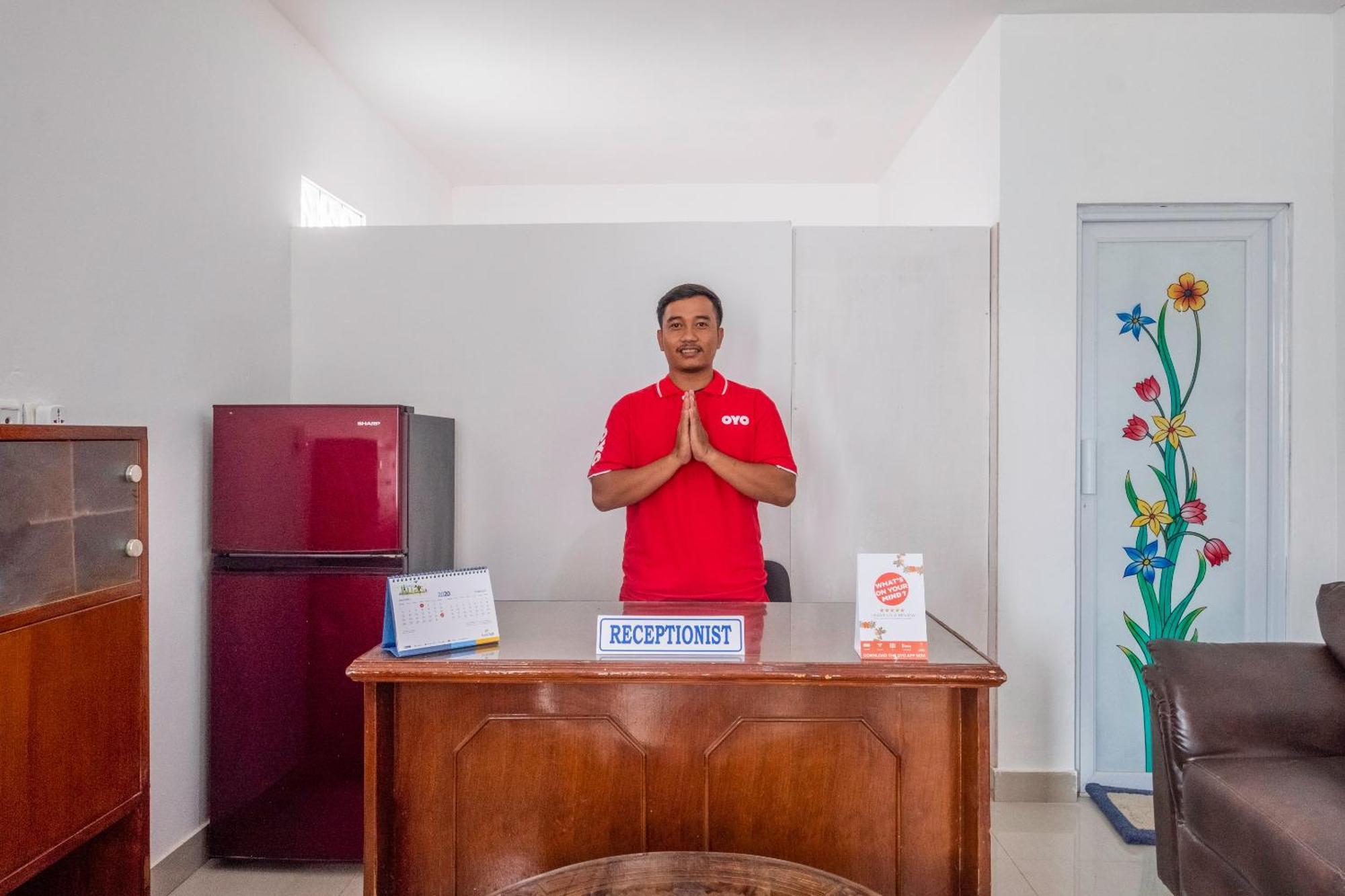 Oyo Life 2391 Baladewa Residence Syariah Karawang Exterior foto