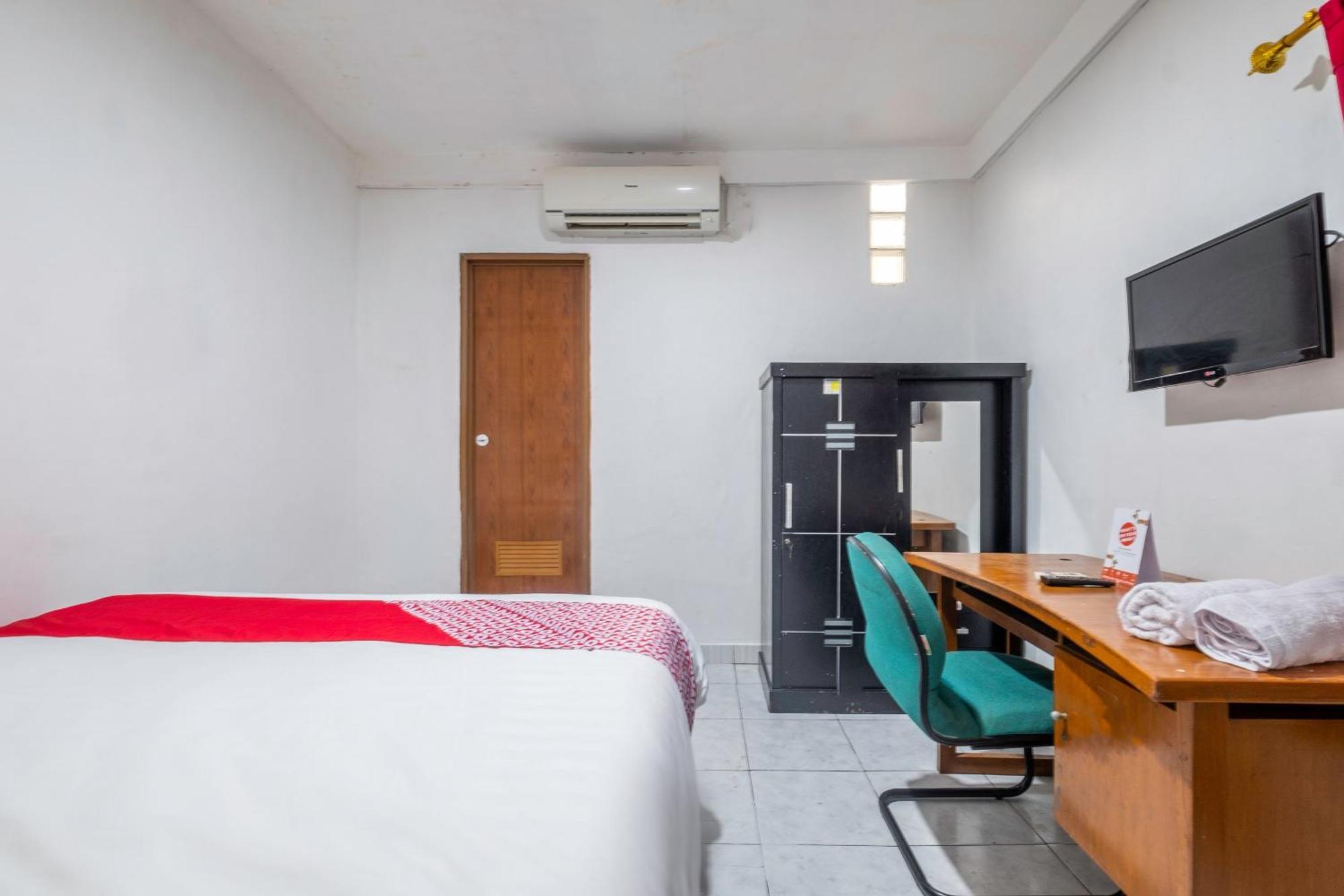 Oyo Life 2391 Baladewa Residence Syariah Karawang Exterior foto