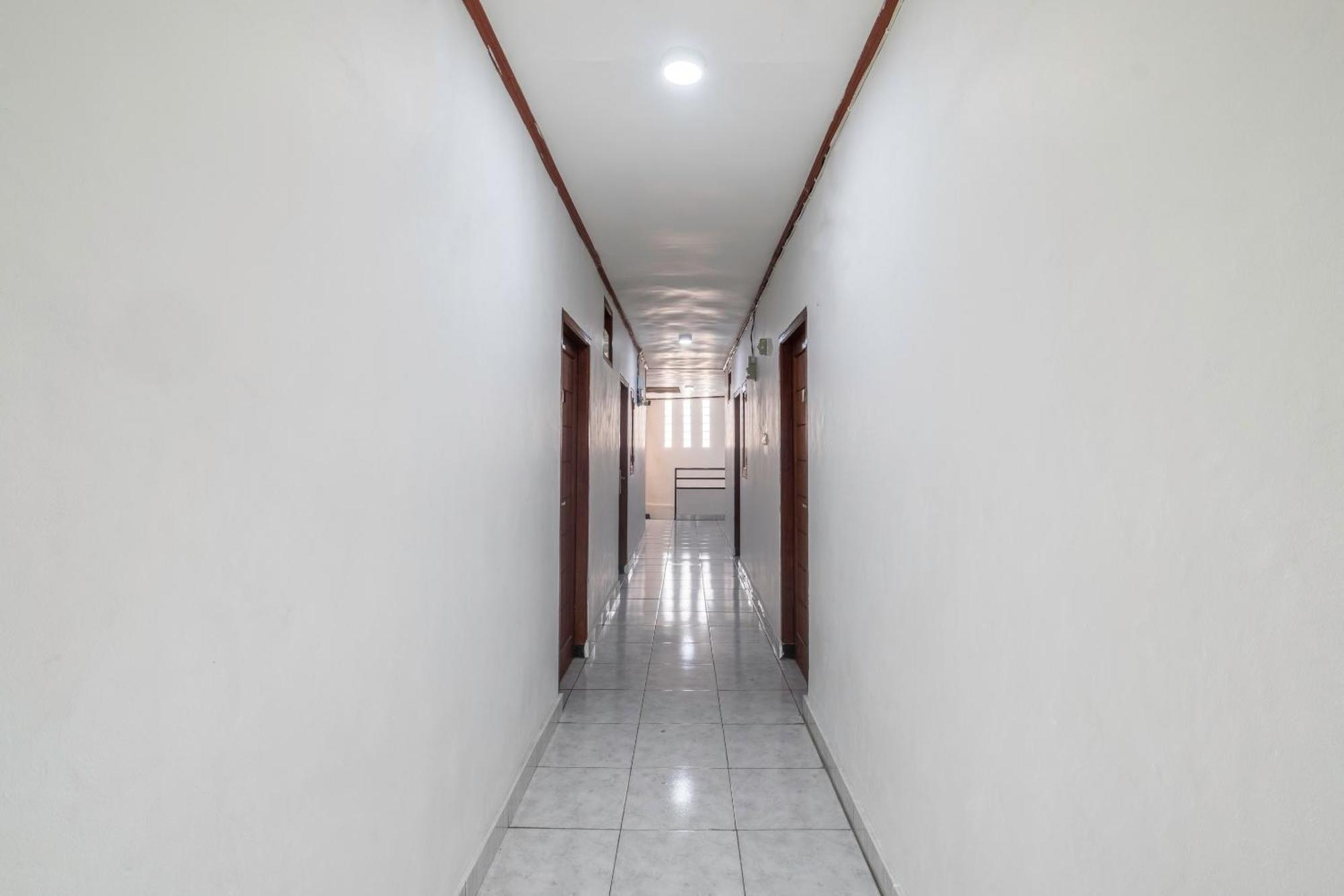 Oyo Life 2391 Baladewa Residence Syariah Karawang Exterior foto