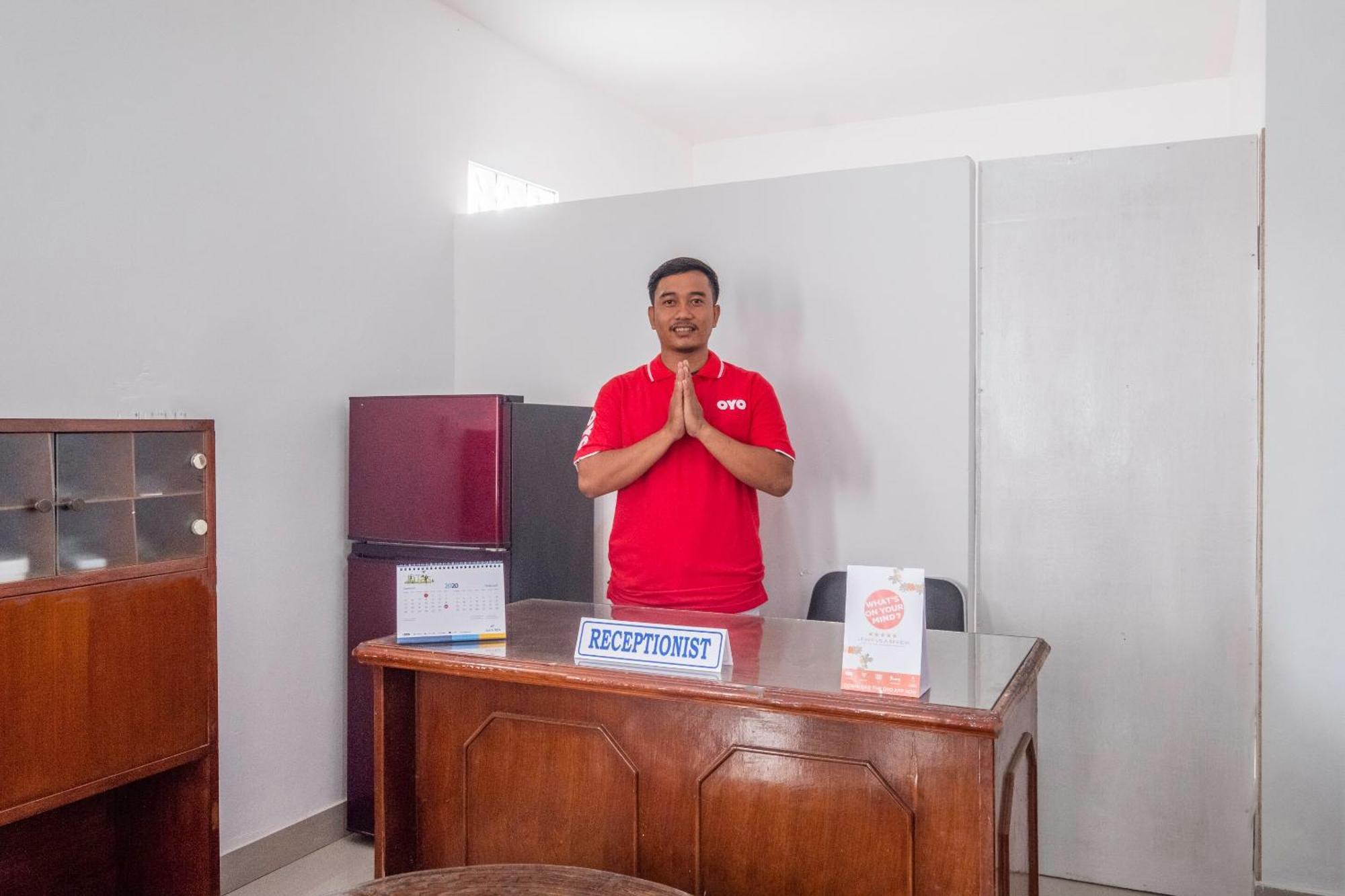 Oyo Life 2391 Baladewa Residence Syariah Karawang Exterior foto
