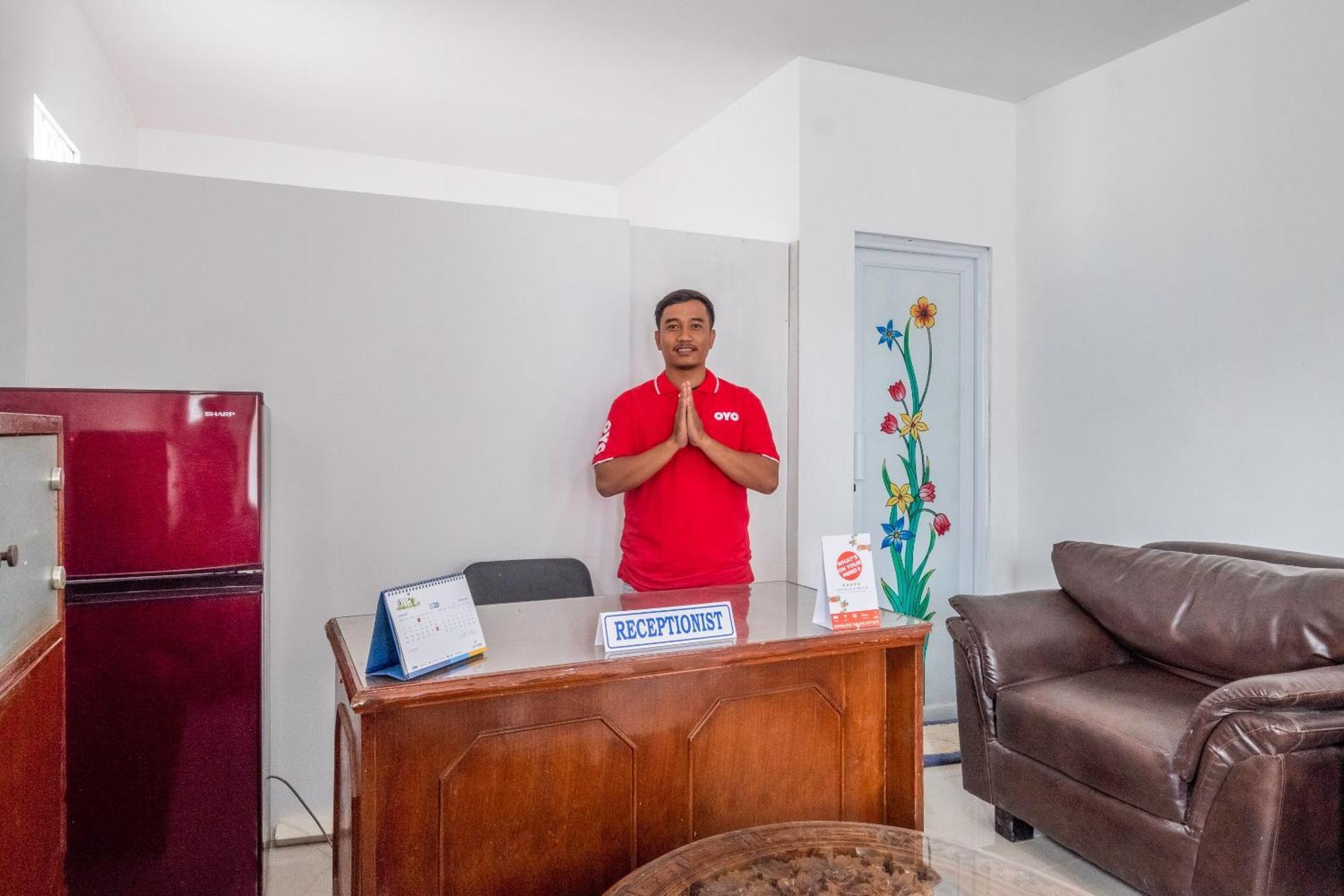 Oyo Life 2391 Baladewa Residence Syariah Karawang Exterior foto