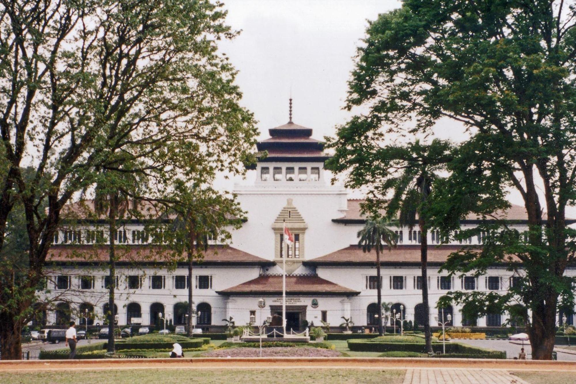 Oyo Life 2391 Baladewa Residence Syariah Karawang Exterior foto